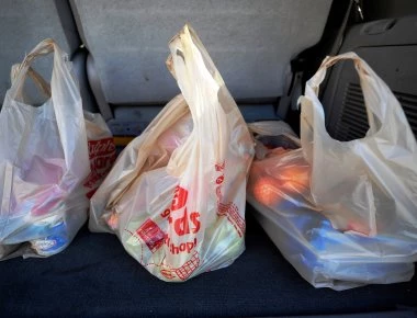 Ακριβότερη η πλαστική σακούλα από σήμερα- Δείτε πόσο μάς κοστίζει το 2019